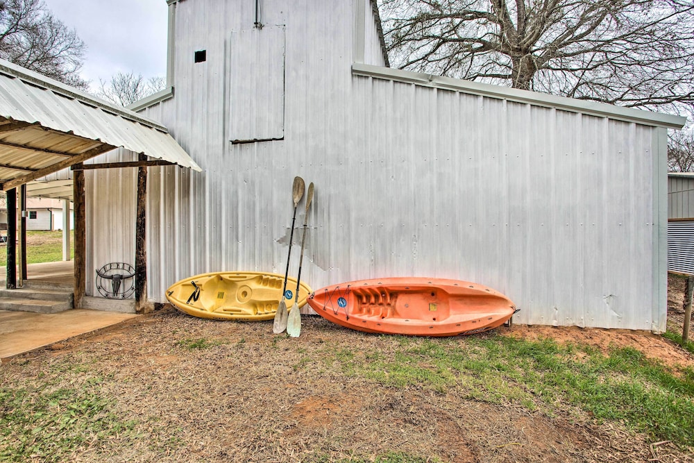 Lakefront Frankston Home w/ Guest Studio! - Property Image 2