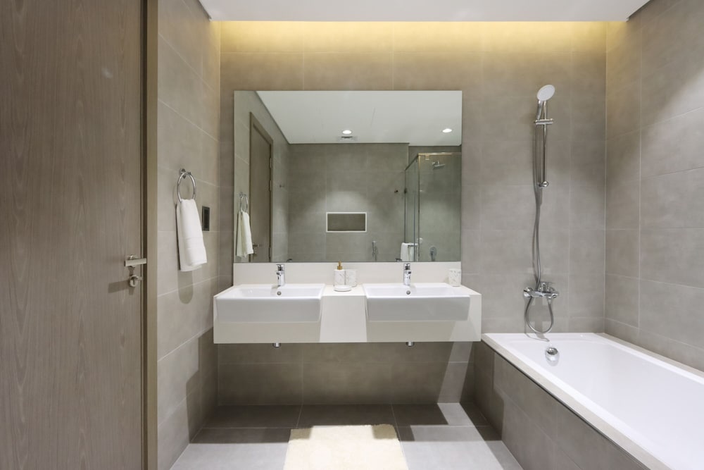 Panoramic 2BR at District One