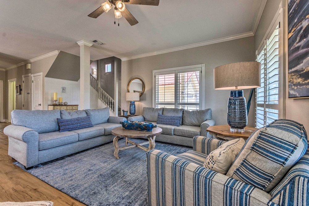 Grand Destin Getaway - Walk a Block to the Beach!