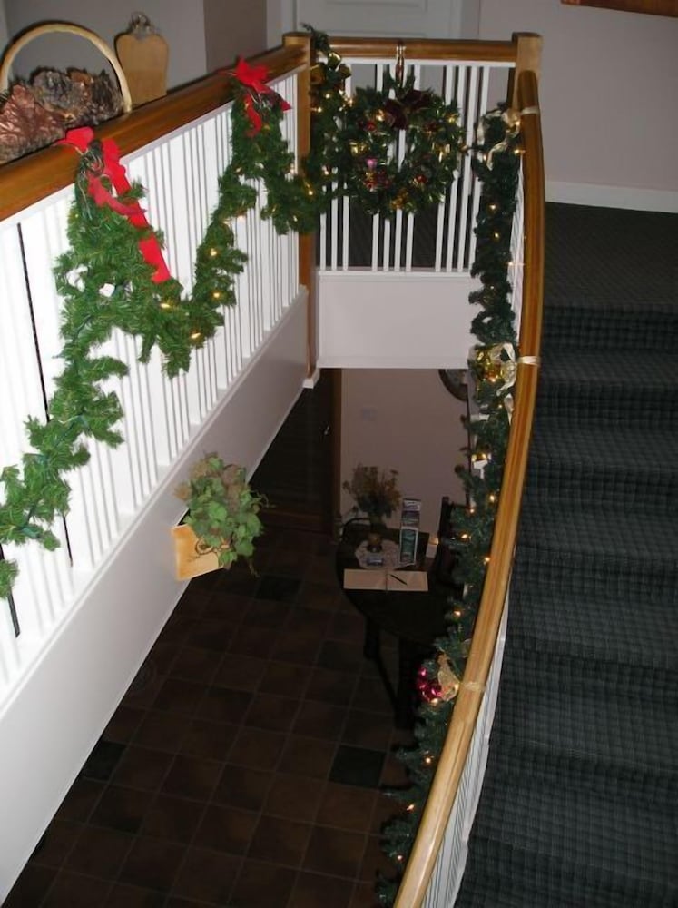 Cedar Wood Lodge B&B