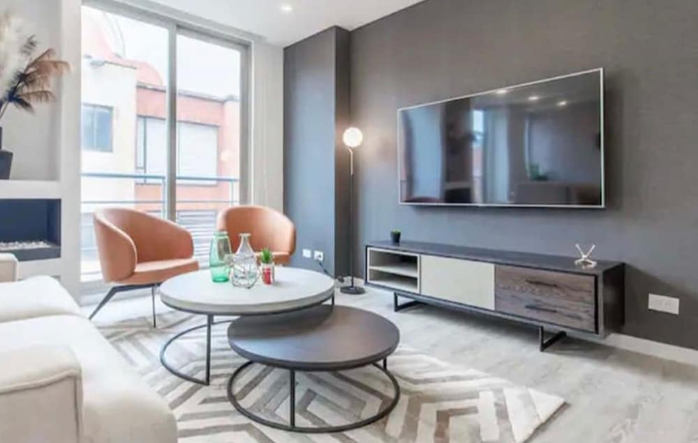 Unique 3 BR Apartment in Usaqu n