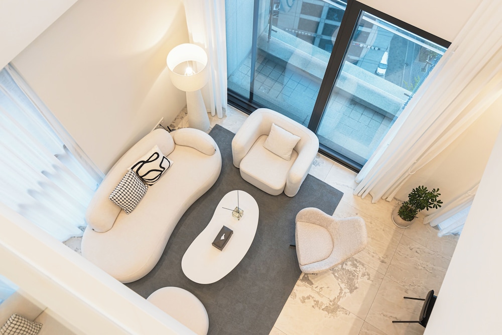 Caelum Black Gangnam Luxury Apt