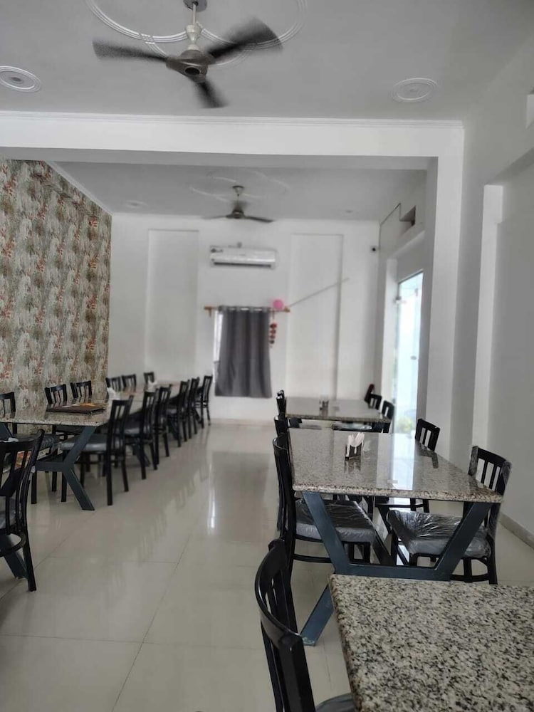 Baba Sundaram Hotel & Restaurant