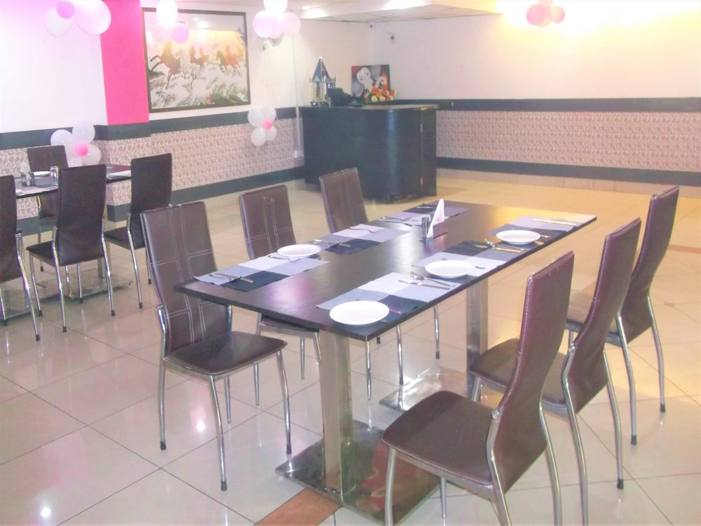 Capital O 10970 Hotel Krishna Palace