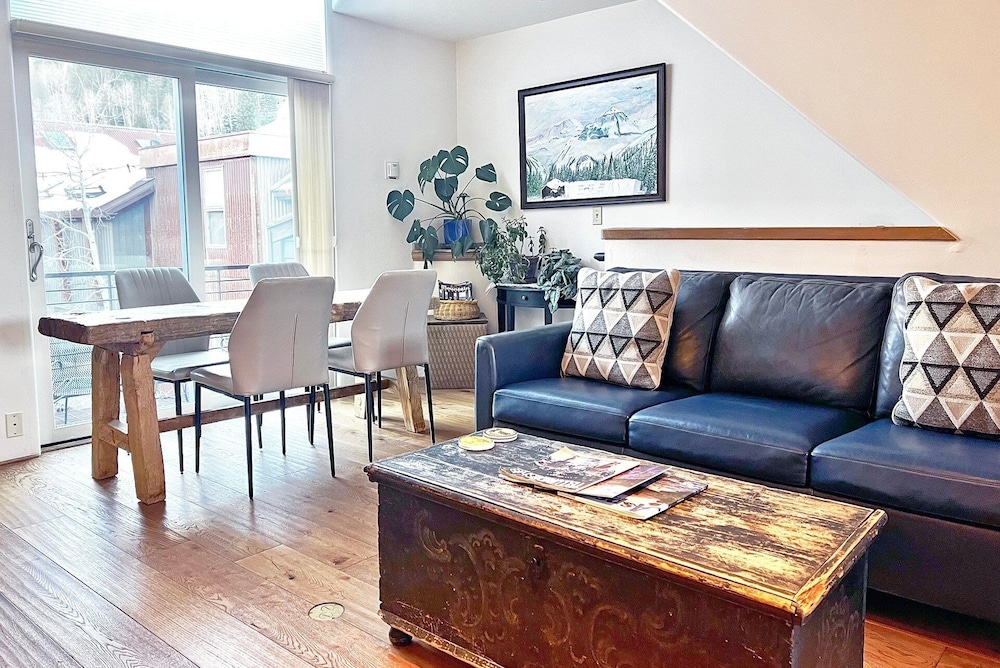 Double Diamond 1 3 Bedroom Townhouse view 3