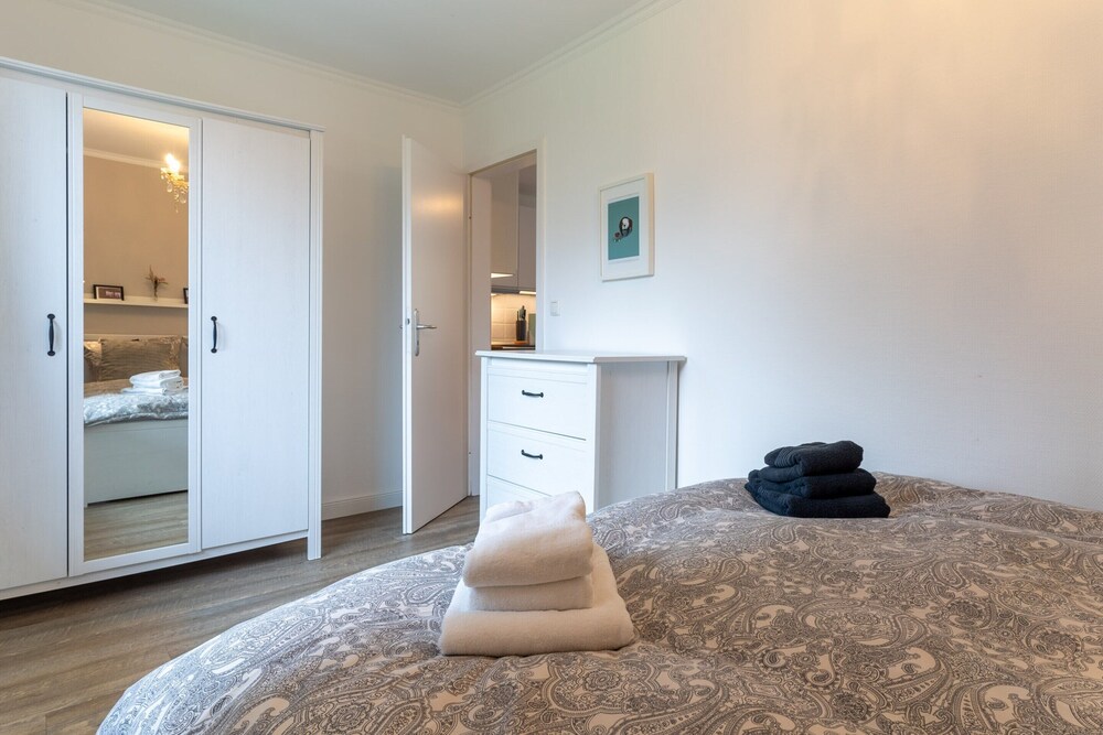 Apartment Near North Sea Dike With Garden