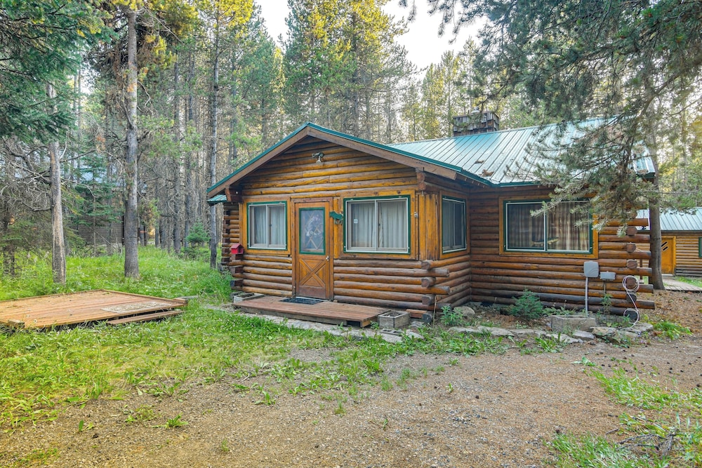 Island Park Fishing Cabin - Walk to Henrys Fork! view 3