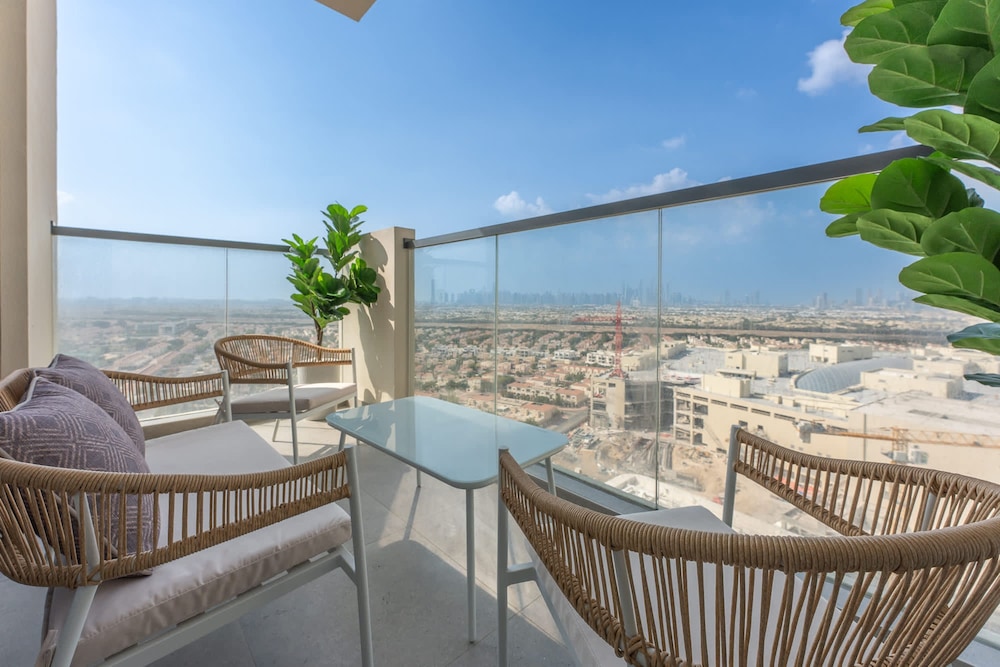 Sleek Studio in Jumeirah Village Triangle
