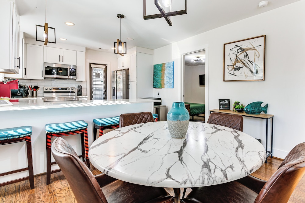 7 Mi to Dtwn Atlanta! Lovely Home w/ Backyard