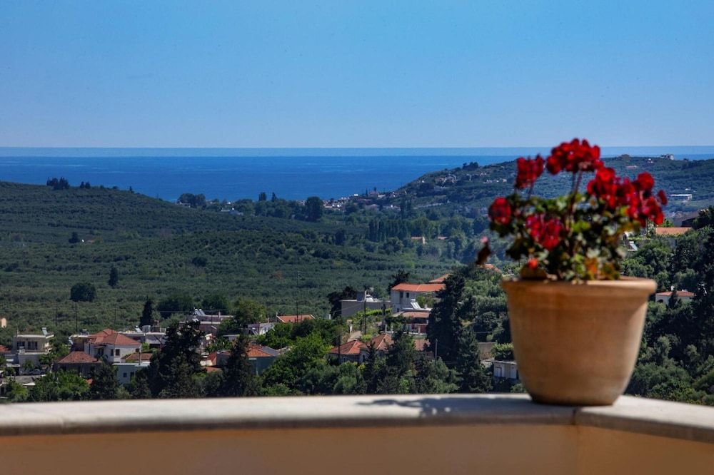 Charming Holiday Home in Maheri