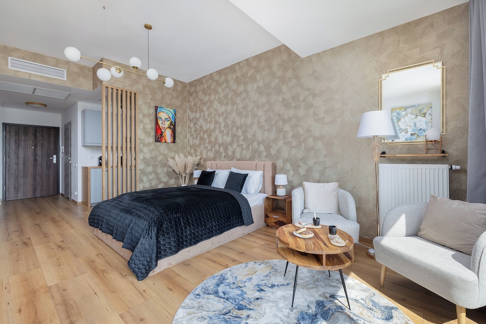 Modern Studio Hanza Tower by Renters