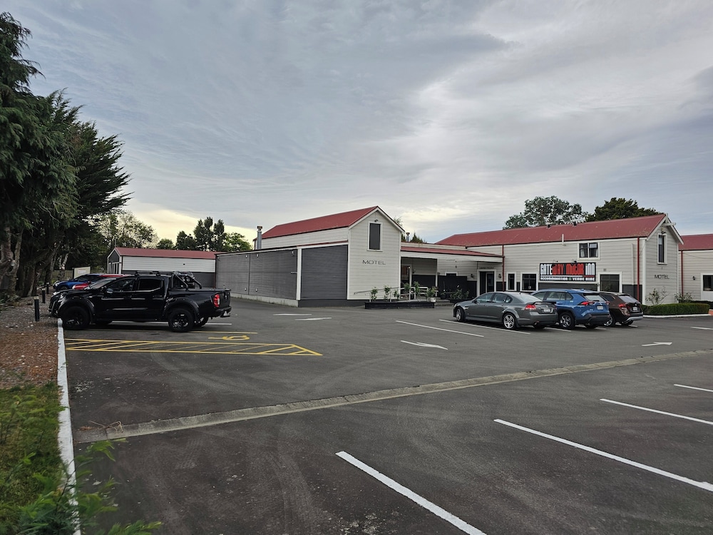 Gateway Motor Inn