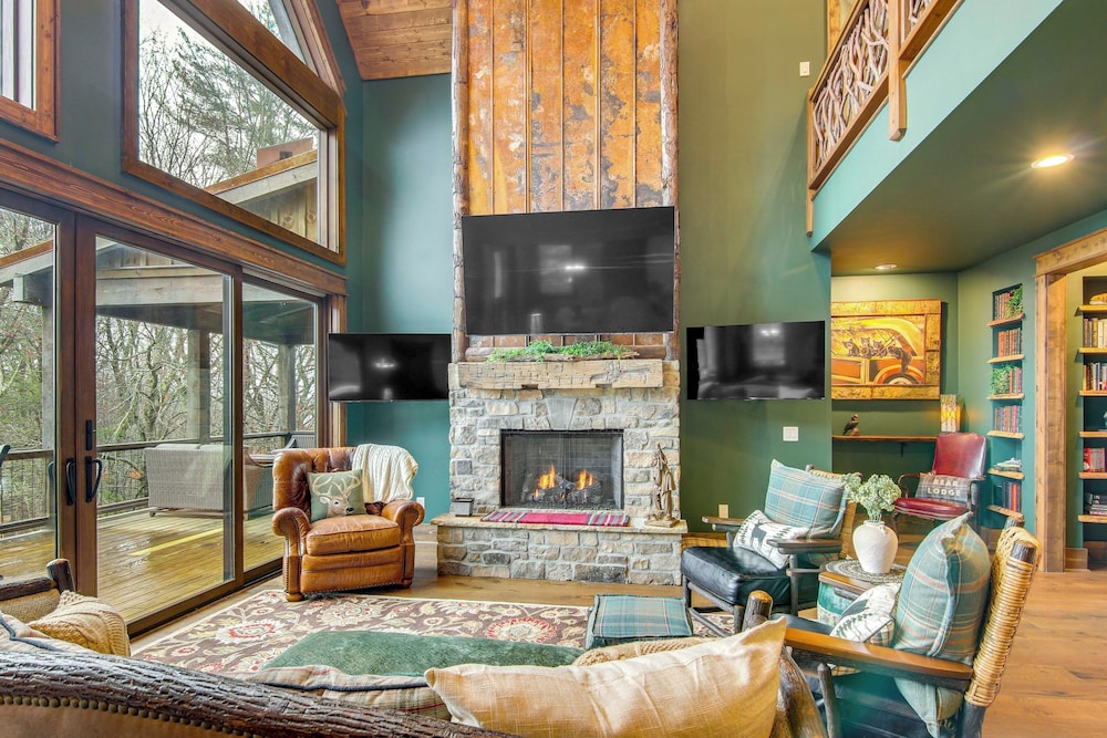 Sip on Deck & Enjoy Views! Mtn Lodge in Glenville