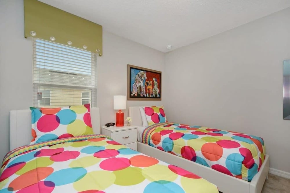 Modern 4BR w Patio Resort Pool Compass Bay