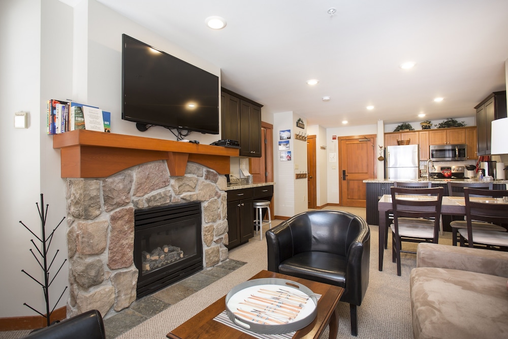 Eagle Springs East 1 & 2 Bedroom Condos