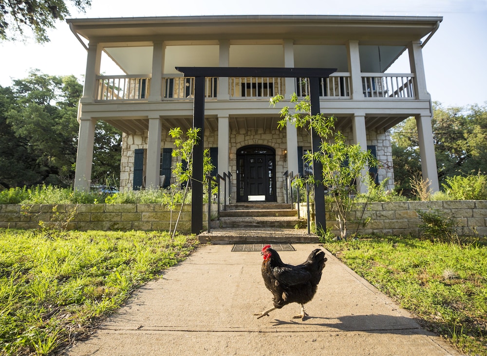 The Crossroads Inn - Property Image 1