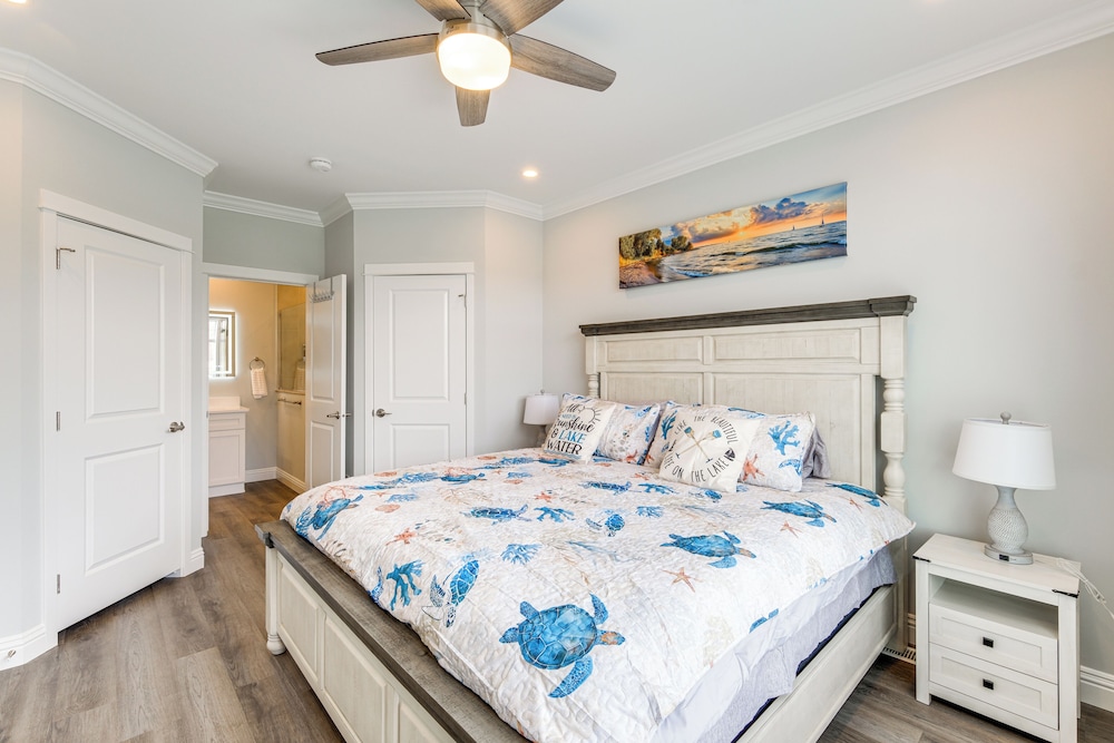 Furnished Screened Porch: Baypoint Resort Home!