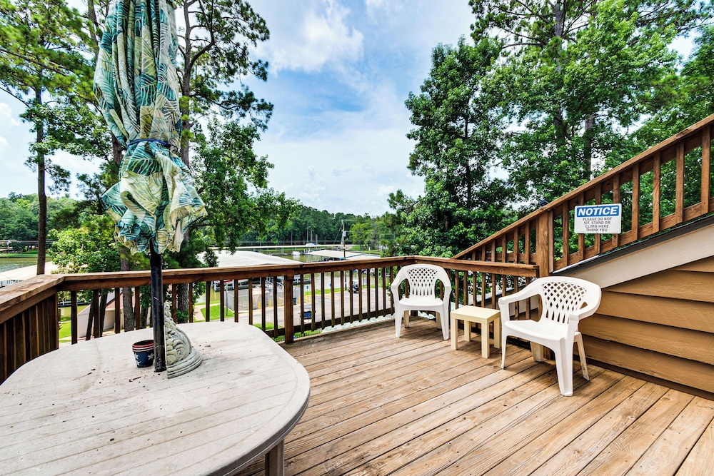 Steps to Marina: Coldspring Retreat w/ Lake View