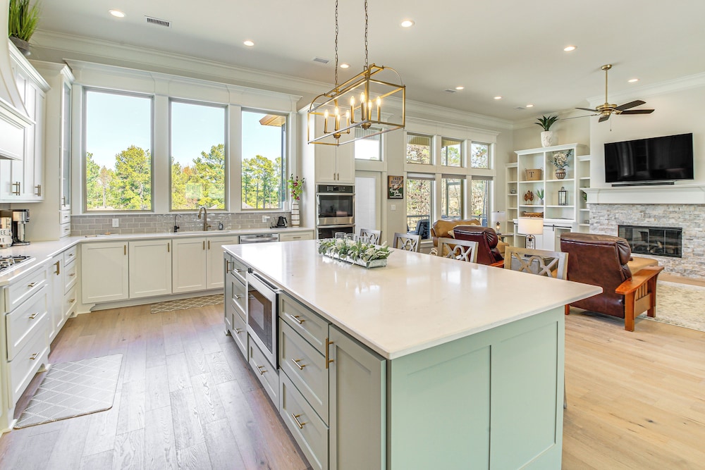 Luxe Golf Getaway in Hot Springs Village!