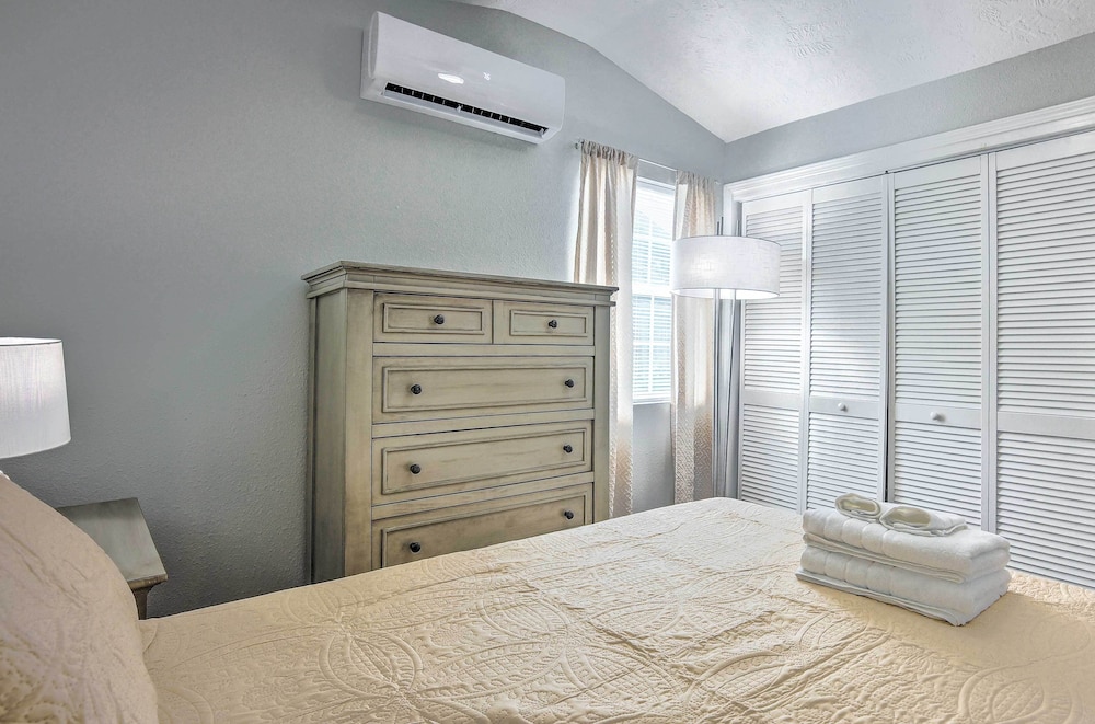 Cozy Montgomery Home: Walk to Lake Conroe! view 4
