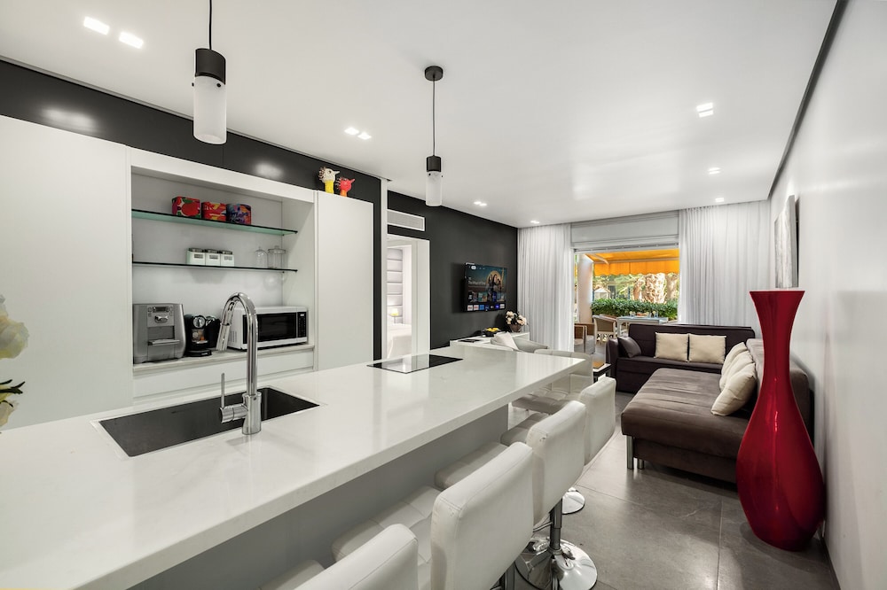 Royal Park Apt Resort by Sea N Rent