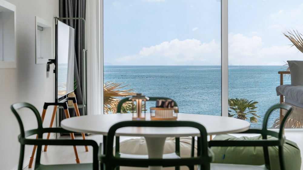 Namhae Orosy Bada Pool Villa & Pension