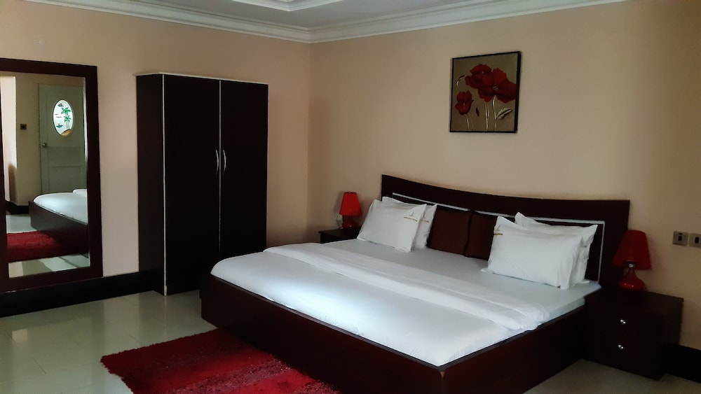 Top-Notch Suites and Apartments view 5