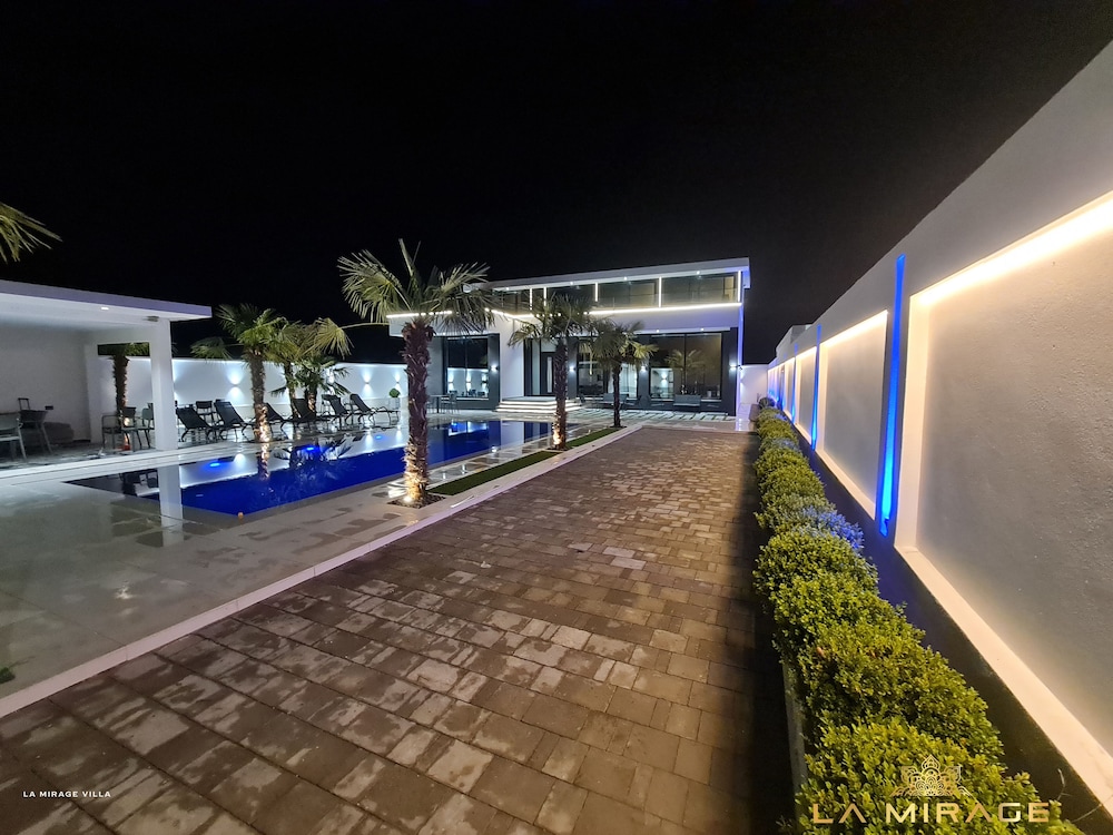 La Mirage Group Villas