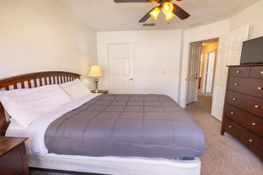 4562 YR - Amazing 4 Bed Private Getaway