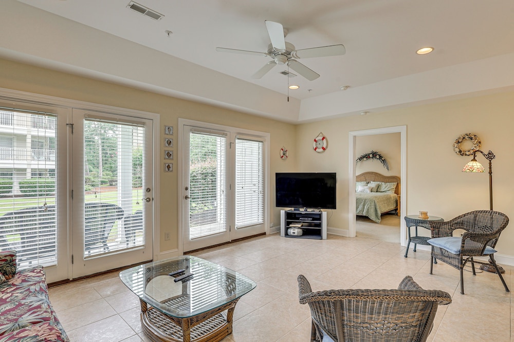 4 Mi to Sunset Beach: Resort-style Family Condo