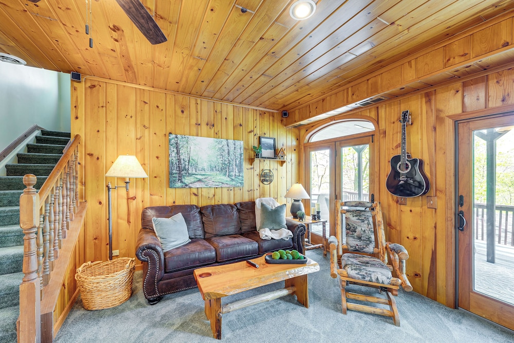 Charming Cottage: Steps to Lake Wandawega!
