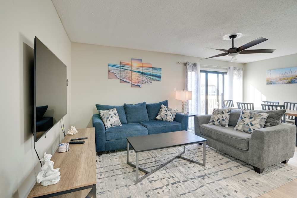 Walk to Beach + Pier: Myrtle Beach Getaway w/ Deck
