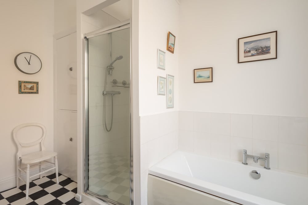 Host Stay Chatsworth Court Apartment