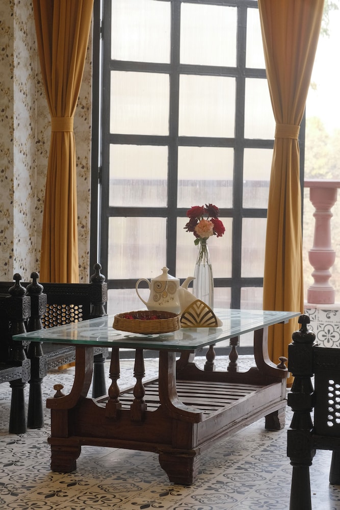 Qila Hotel