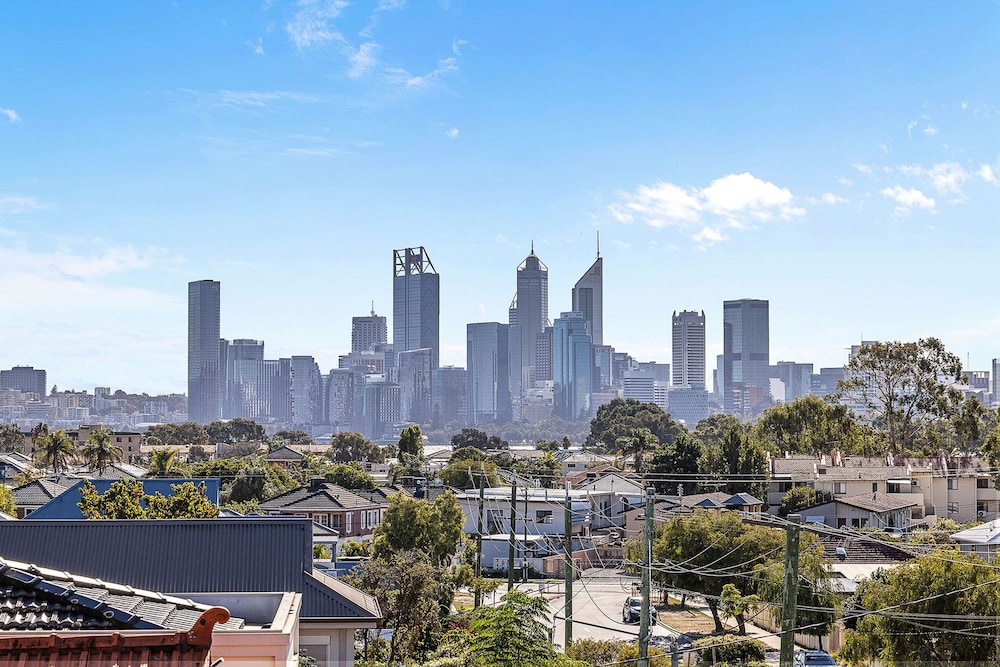 Designer Luxury 3brd - Epic Views - South Perth