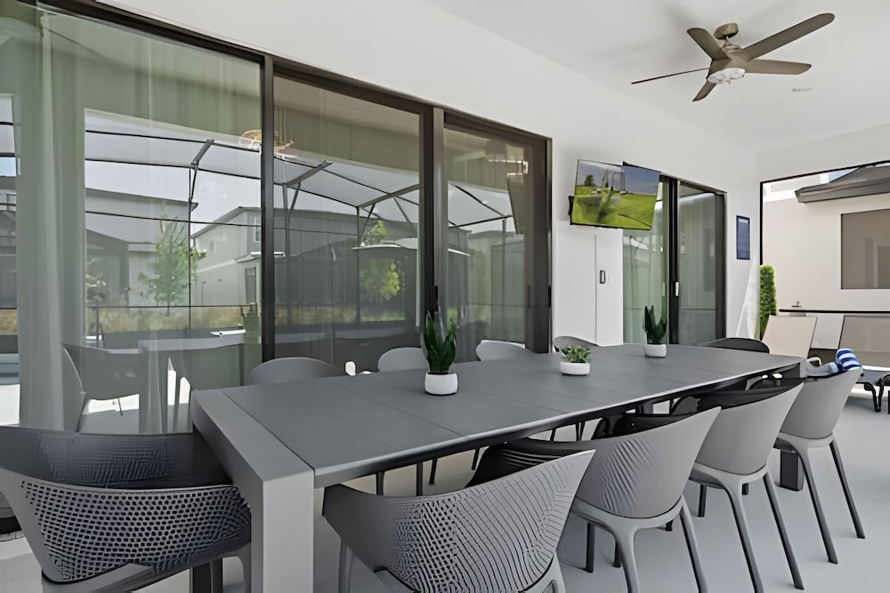 Luxurious 9BR Paradiso Pool, Cinema & Game Room