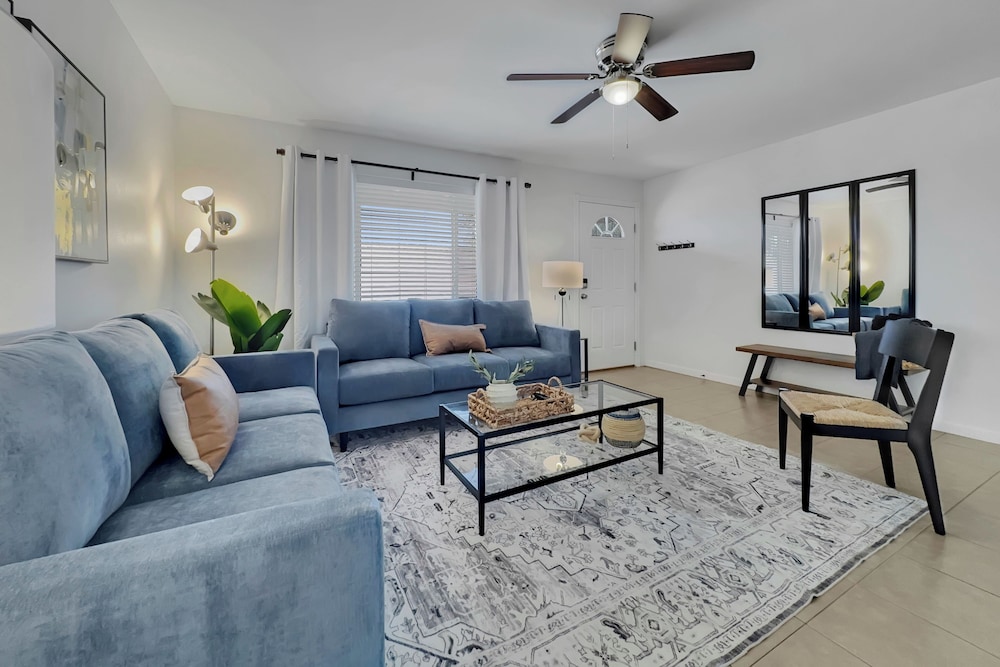 3 Mi to Old Town Scottsdale: Home w/ Patio!