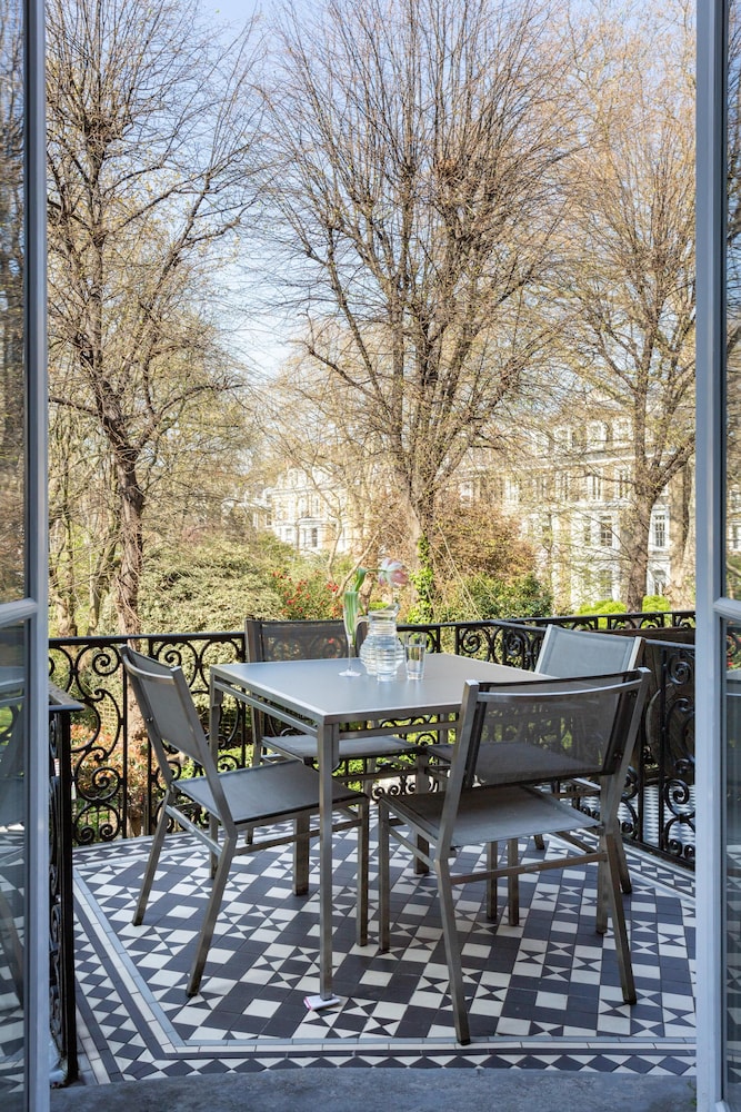 Gledhow Gardens Viii by Onefinestay