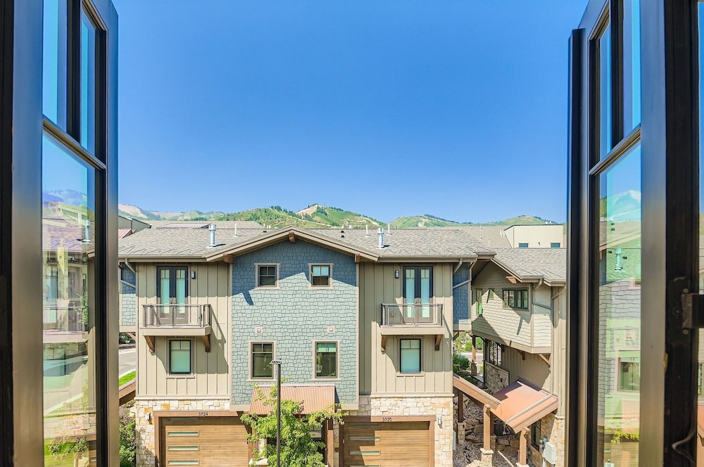 Tranquil Blackstone Getaway 3 Bedroom Townhouse