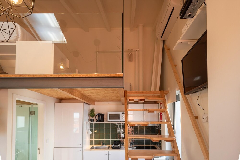Mezzanine Stylish Apartment U