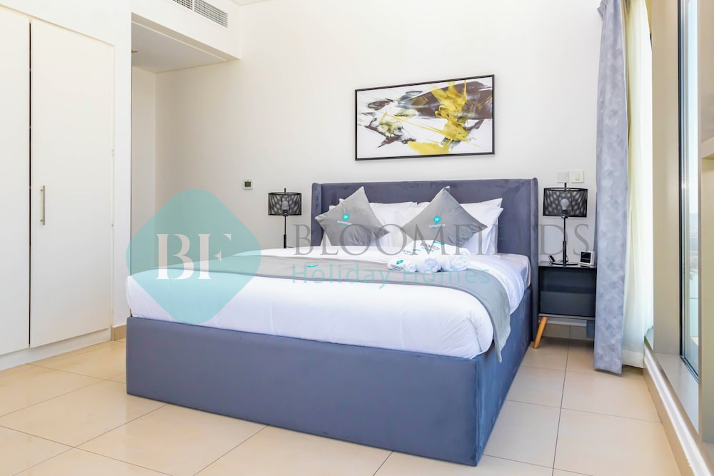 Bloomfields Elegant 2BR In Wave Tower