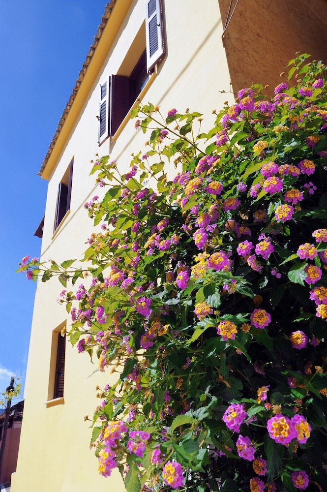 Traditional Greek Maisonette in Antiperni Village