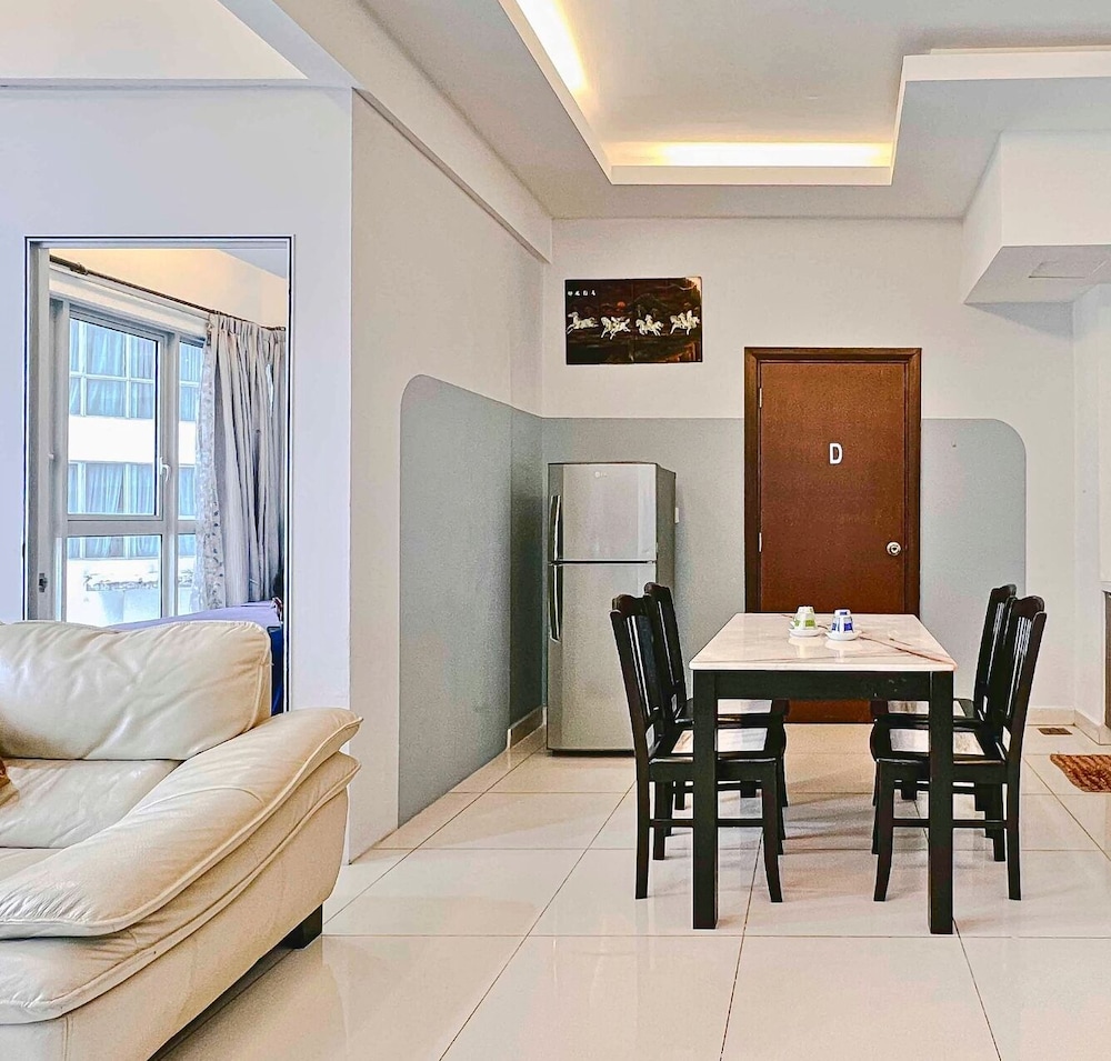 Regalia Residence The Sky Pool Suite