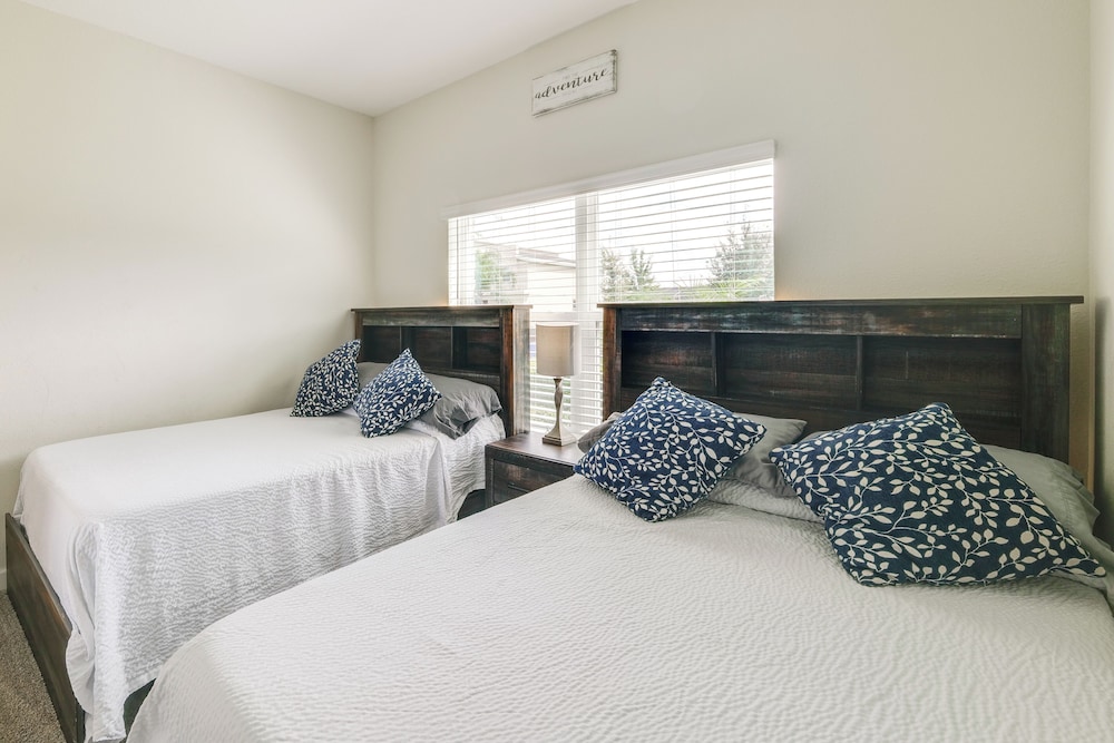 Pet Friendly! Townhome w/ Pool in Championsgate