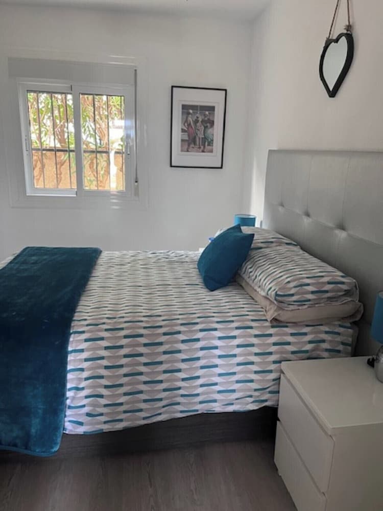 Sunny 1 Bedroom Apartment Retreat