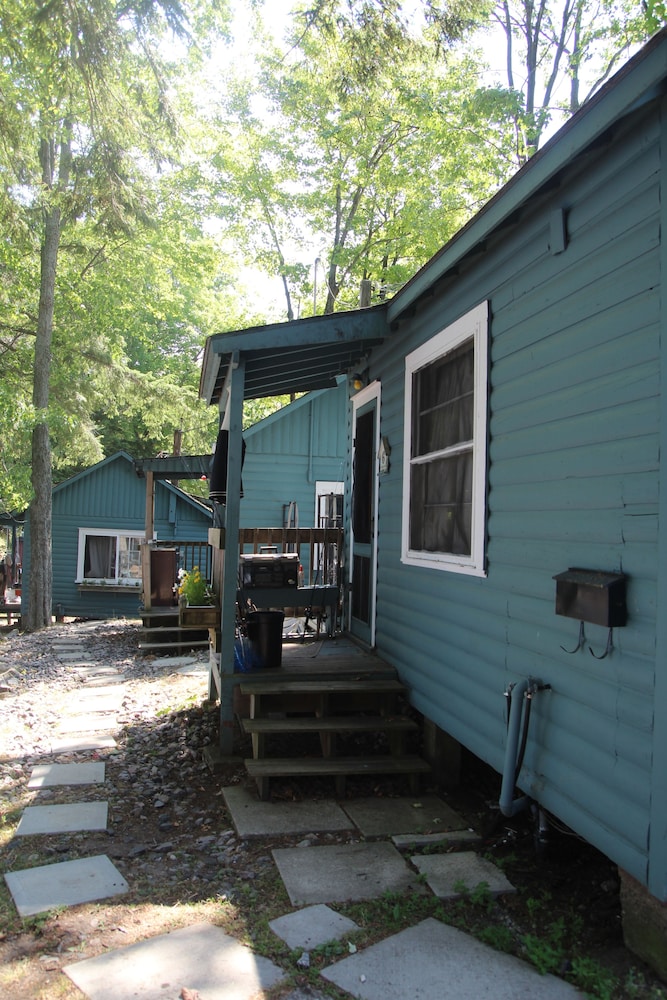 Black Lake Cabins