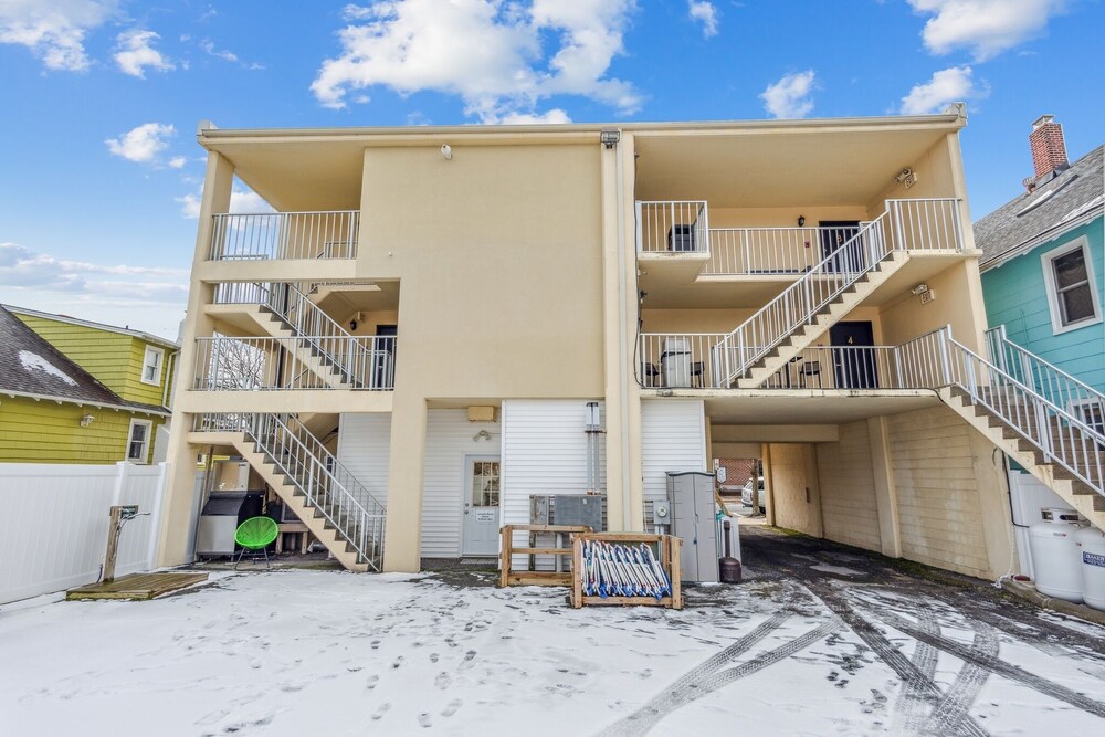 Rehoboth Beach Vacations - Cape Suites Room 3 - Free Parking! 2 Bedroom Hotel Room by RedAwning - Property Image 4