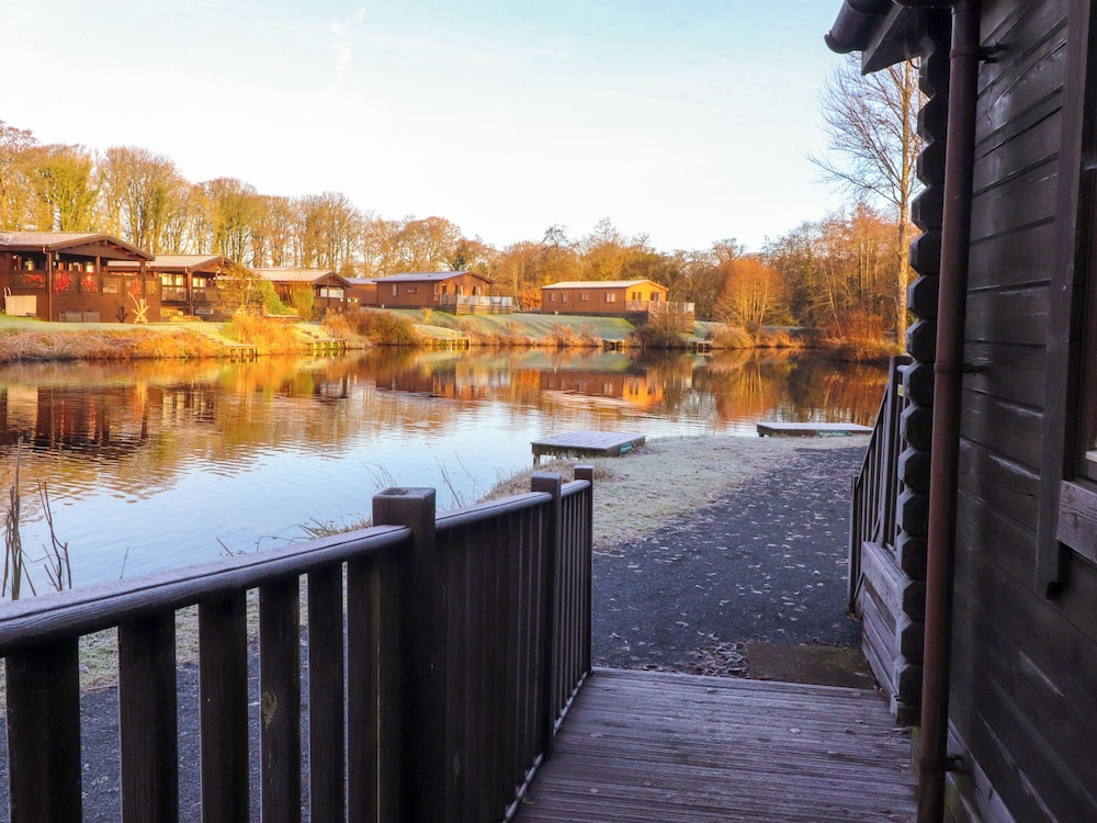 Lakeside Lodge