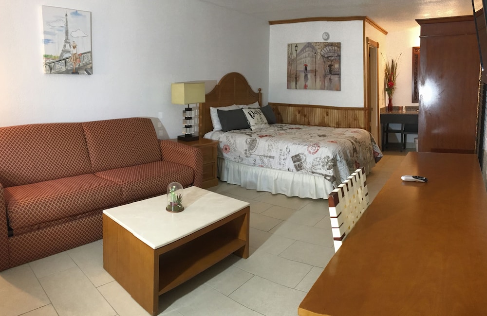 Brunswick Vacations - Extended Stay Brunswick - Property Image 2