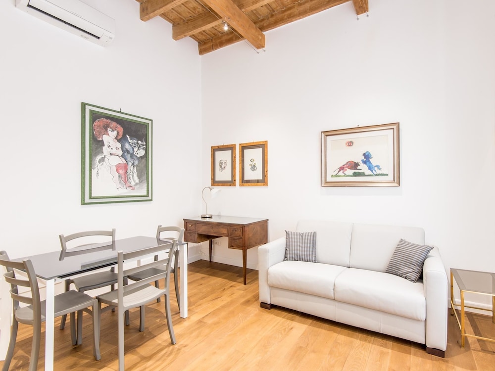 RSH San Cosimato Luxury Bright Apartment